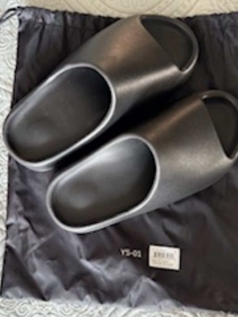 Yeezy sandals size 8 in black - Picture 5 of 5